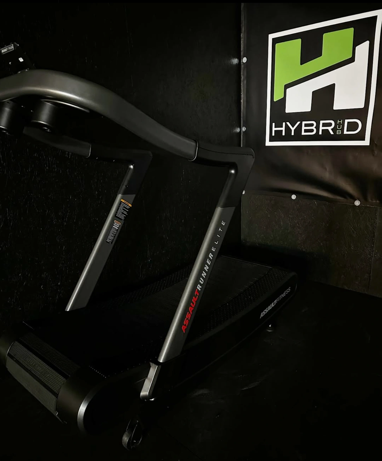 Hybrid Hub Gym, Curved Running Machine